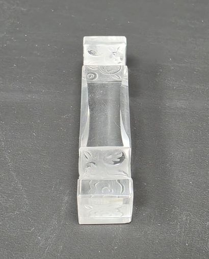 Lot de onze porte-couteaux en verre moulé...