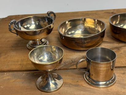 Lot de pièces en métal argenté; panier, coupes,...