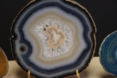 Trois tranches d'agate. 
14 x 14 cm, 11 x...