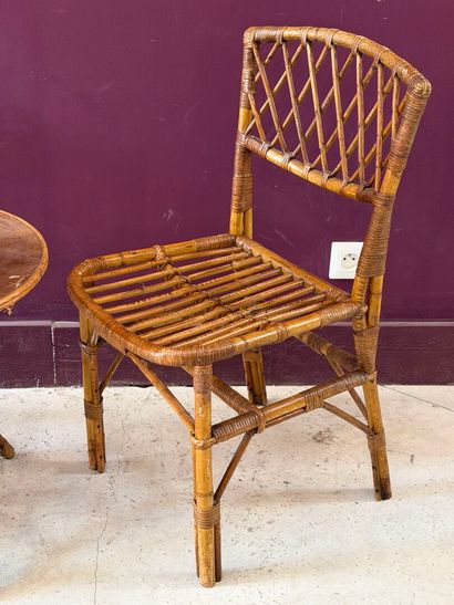 Ensemble en rotin : lampadaire, chaises,...
