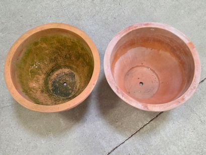 Paire de cache-pot en terre cuite, frise...