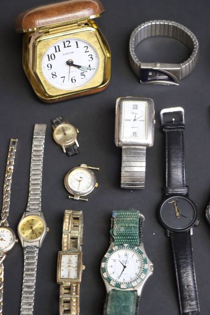 Lot de montres fantaisie.