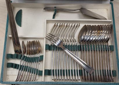 Ménagère de couverts en métal argenté décor...