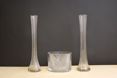 Paire de vases soliflores et cache pot en...
