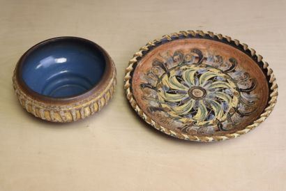 Plat creux et bol sur talon en céramique...