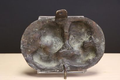 Bas-relief en bronze: le baiser des amours....