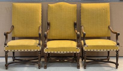 Paire de fauteuils et un fauteuil style Louis...