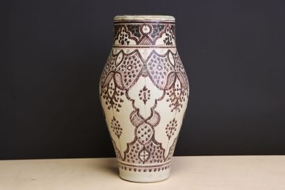 Vase en terre cuite émaillé d'Afrique du...