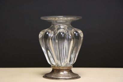 Vase en cristal monture en métal argenté....