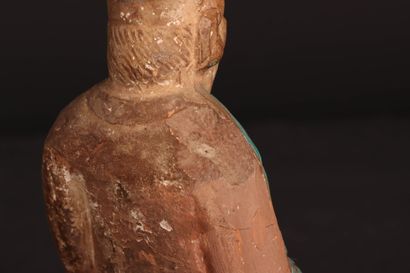 Statuette en terre cuite moulée: Dignitaire,...