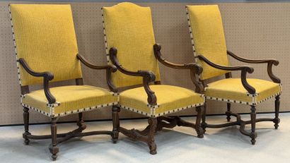 Paire de fauteuils et un fauteuil style Louis...