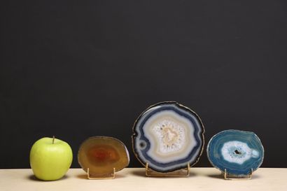 Trois tranches d'agate. 
14 x 14 cm, 11 x...