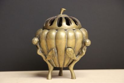 Brule parfum en bronze
JAPON XX°
H.12 cm...