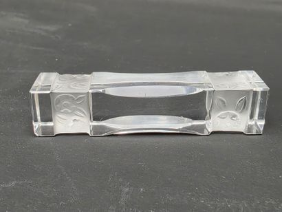 Lot de onze porte-couteaux en verre moulé...