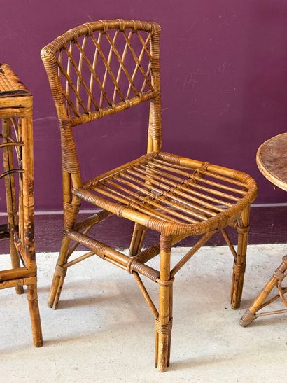 Ensemble en rotin : lampadaire, chaises,...