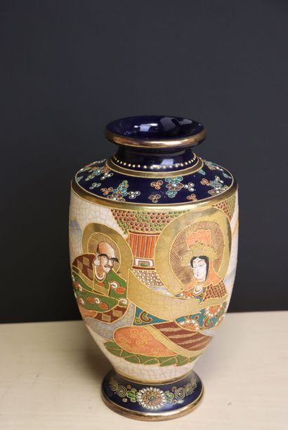 Vase en faïence japonaise de Satsuma. 
H....