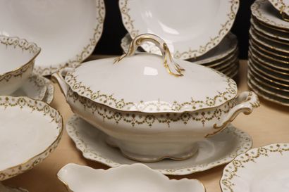Service de table en porcelaine de Limoges....