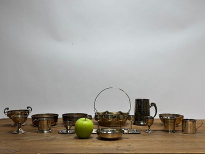 Lot de pièces en métal argenté; panier, coupes,...