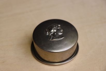 Poelon couvert en cuivre et timbale de poche...