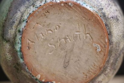 Anna SMITH ( XX°)
Petit vase en grès émaillé,...