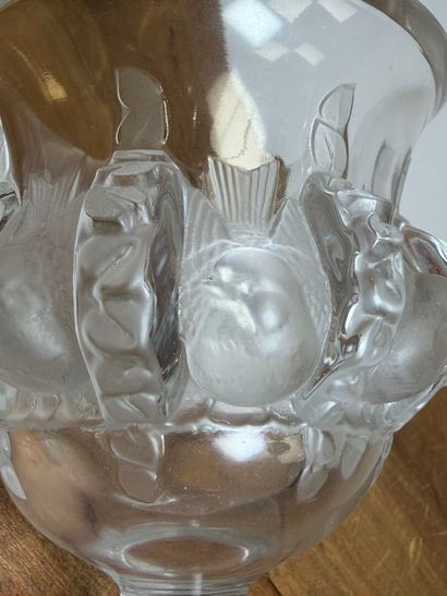 LALIQUE France:
Vase 