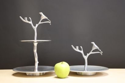 Deux serviteurs muets à décor d'oiseaux....