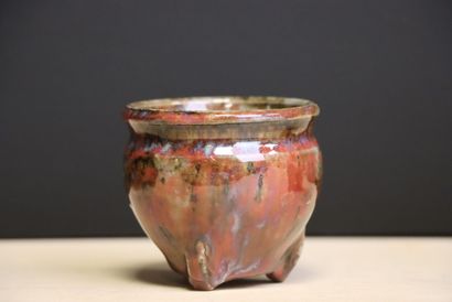 Vase à col resserré, deux pots et une boite...