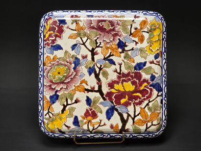 GIEN dessous de plat en faience décor Pivoines.
26...