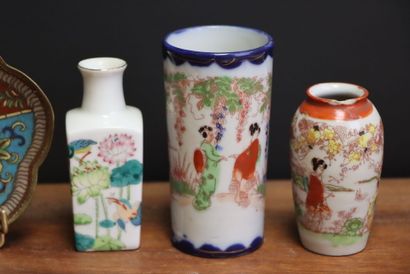 Coupelle en émaux cloisonnés et trois petits...