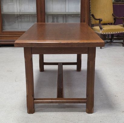 Table de ferme à entretoise tache sur le...