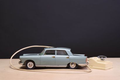 FJ France jouet : 
Peugeot 404, voiture électrique...