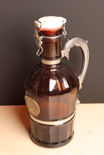 Bouteille à anse. 
H. :33 cm.