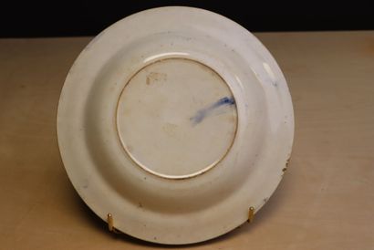Plat creux en faïence anglaise 
H. :5 cm....