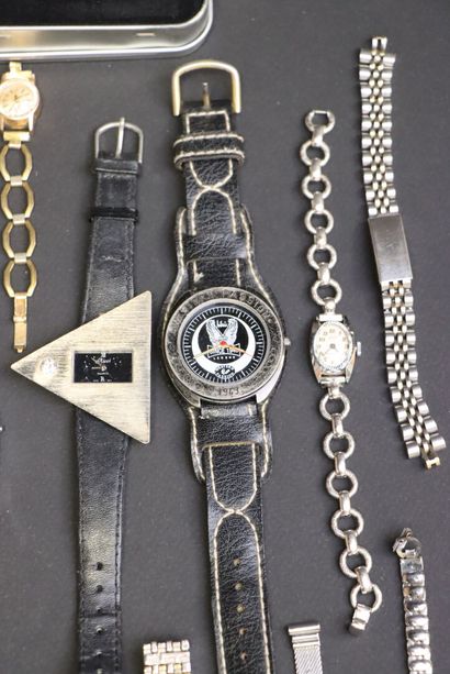Lot de montres fantaisie.