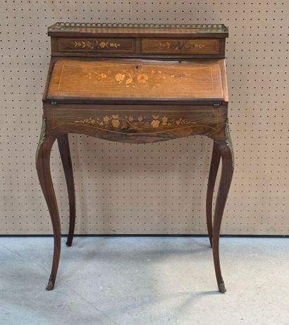 Bureau de pente marqueté.
Fin XIX°
100 x...