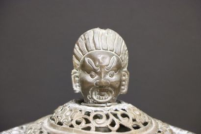 Tibet, XIXe
Lanterne hexagonale, en cuivre...
