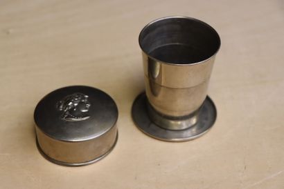 Poelon couvert en cuivre et timbale de poche...
