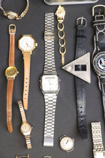 Lot de montres fantaisie.