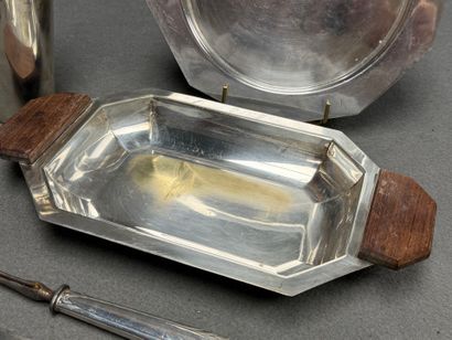Ensemble de pièces en métal argenté:
- assiette...