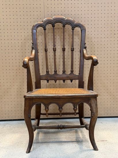 Fauteuil americain, assise cannée. 
Début...