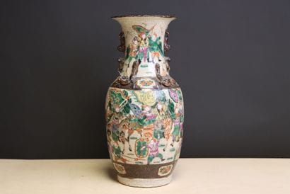 Grand vase en porcelaine de Nankin. 
H. :44...