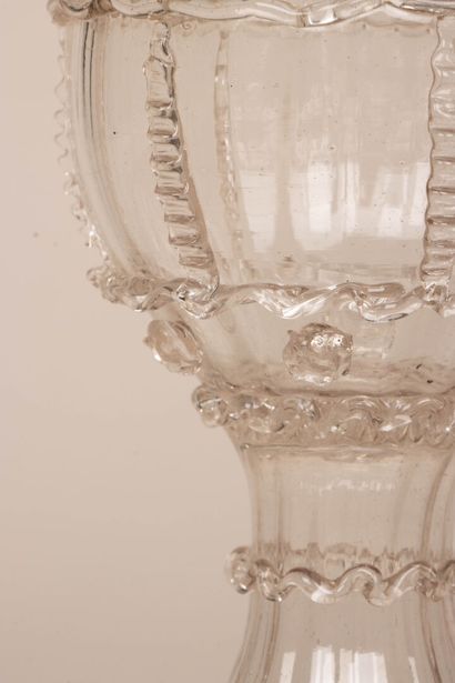 Verre Römer à décor en application
Hollande...