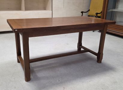 Table de ferme à entretoise tache sur le...