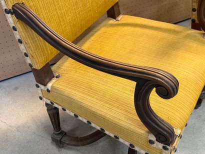 Paire de fauteuils et un fauteuil style Louis...