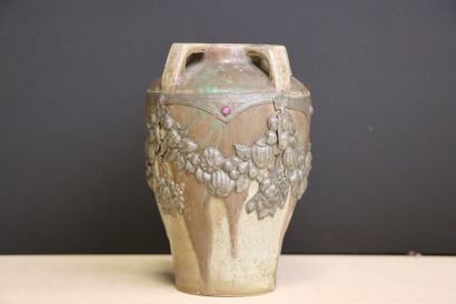 Charles GREBER (1853 - 1935). 
Vase à quatre...