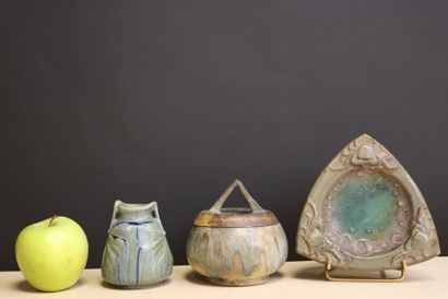 Pot couvert, petit vase et vide poche en...