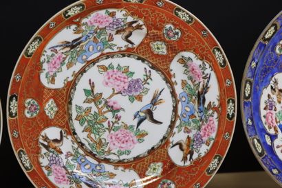 Huit assiettes en porcelaine de Chine XX°
D....