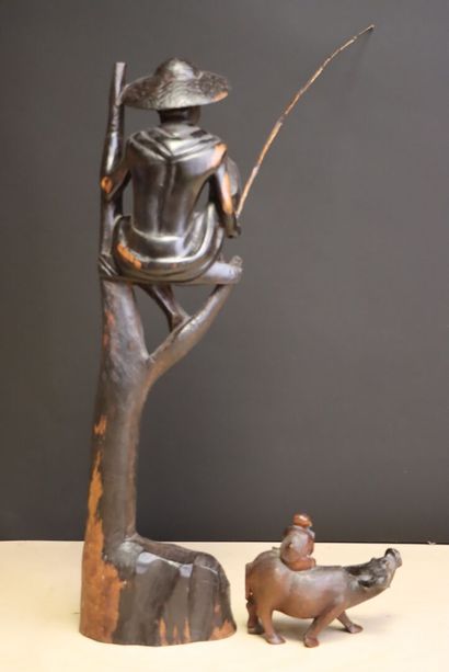 Pêcheur perché sur une branche et personnage...