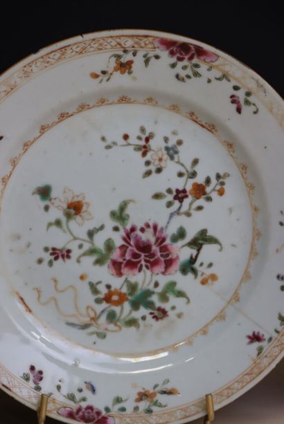 Quatre assiettes en porcelaine de Chine XVII°...