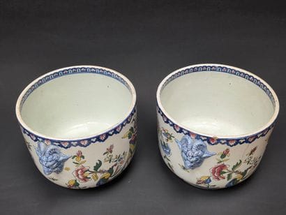 GIEN fin XIX°:
Paire de cache-pot, prises...